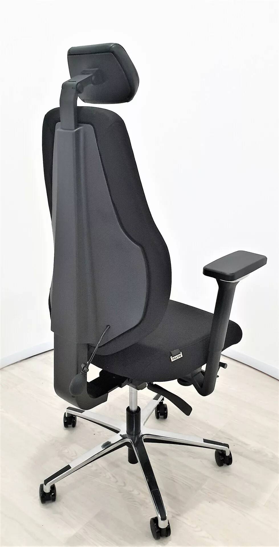 Эргономичное кресло Falto SMART-T 1501-10H Fighter black 60999 (черный каркас / черная ткань / АЛ крестовина / подгол. кожа натур.)