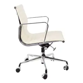 Эргономичное кресло Eames Ribbed Office Chair EA 117, кремовая кожа